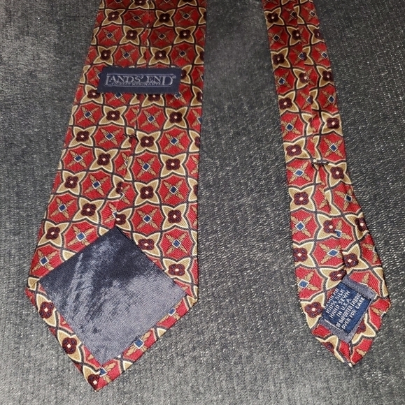 Red, tan, blue patterned tie NEW - Picture 6 of 7